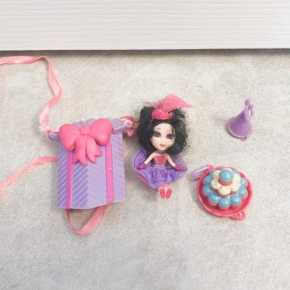 Vintage Rare LIKE NEW Girls Dolls Birthday Horses Toys - Picture 4 of 6